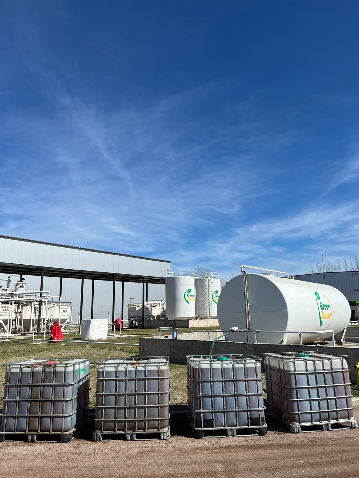 Tanques y contenedores IBC en la planta GreenDiesel